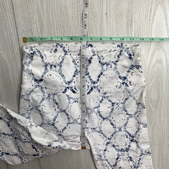 Varley Women's White Snake Print Let’s Go High Rise 7/8 Leggings Size Small - Picture 5 of 10